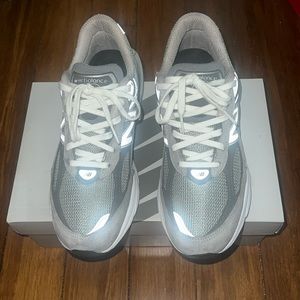 New Balance 990v6 Unisex Men’s 8.5 Women’s 10